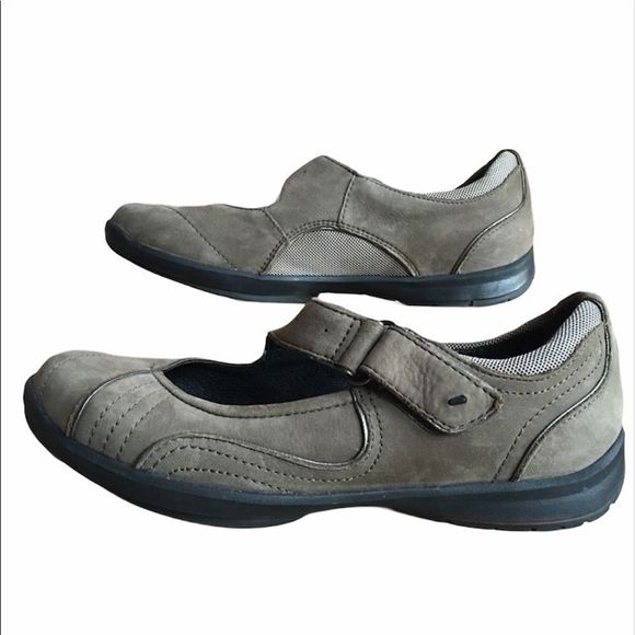 Clark’s Wave Mary Jane Shoes - Picture 2 of 8